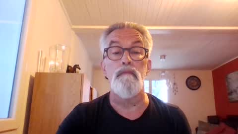 Snapshot of grybear60 chatting on June 15, 6:37 am Grybear online show from June 15, 6:37 am