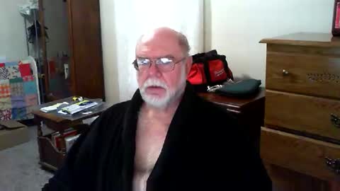 Snapshot of gtnolder60 chatting on November 26, 1:01 pm Gary online show from November 26, 1:01 pm