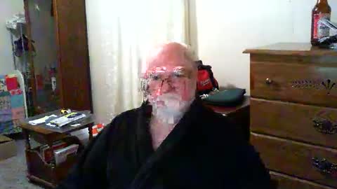 Snapshot of gtnolder60 chatting on November 28, 11:46 am Gary online show from November 28, 11:46 am