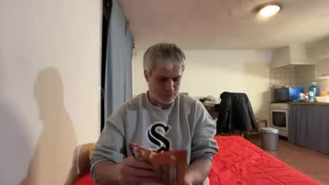 Snapshot of guardiannif_ chatting on January 13, 9:09 pm guardiannif_ online show from January 13, 9:09 pm