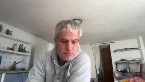 Snapshot of guardiannif_ chatting on February 3, 9:25 am guardiannif_ online show from February 3, 9:25 am