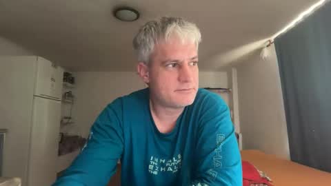 Snapshot of guardiannif_ chatting on February 8, 2:42 pm guardiannif_ online show from February 8, 2:42 pm