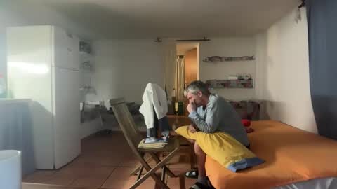 Snapshot of guardiannif_ chatting on February 9, 10:14 pm guardiannif_ online show from February 9, 10:14 pm