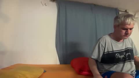 Snapshot of guardiannif_ chatting on February 10, 10:25 pm guardiannif_ online show from February 10, 10:25 pm