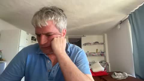 Snapshot of guardiannif_ chatting on February 20, 7:54 am guardiannif_ online show from February 20, 7:54 am