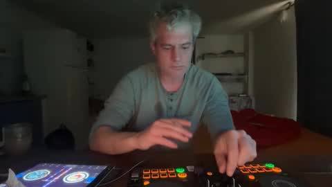 Snapshot of guardiannif_ chatting on March 1, 4:20 pm guardiannif_ online show from March 1, 4:20 pm