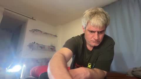 Snapshot of guardiannif_ chatting on March 4, 10:38 pm guardiannif_ online show from March 4, 10:38 pm