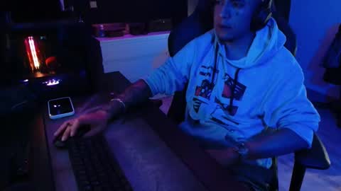 Snapshot of guayaco_ chatting on October 31, 2:56 am Guayaco online show from October 31, 2:56 am