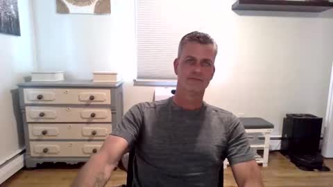 gudguy2025 online show from May 18, 4:13 pm