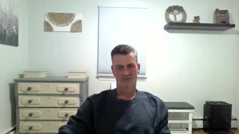 gudguy2025 online show from May 24, 11:32 pm