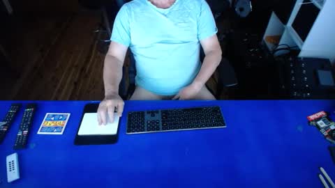 Snapshot of guesswhatigot2 chatting on December 2, 10:39 am guesswhatigot2 online show from December 2, 10:39 am