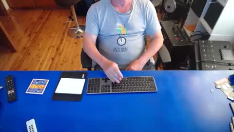 Snapshot of guesswhatigot2 chatting on December 7, 8:22 am guesswhatigot2 online show from December 7, 8:22 am