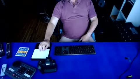 Snapshot of guesswhatigot2 chatting on December 14, 10:45 am guesswhatigot2 online show from December 14, 10:45 am