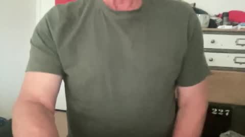 Snapshot of guesswhatigot2 chatting on January 7, 3:46 am guesswhatigot2 online show from January 7, 3:46 am