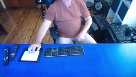 Snapshot of guesswhatigot2 chatting on January 12, 6:17 am guesswhatigot2 online show from January 12, 6:17 am