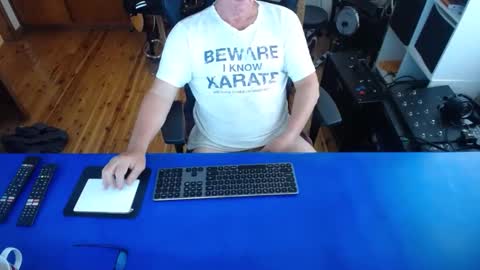 Snapshot of guesswhatigot2 chatting on January 14, 2:19 am guesswhatigot2 online show from January 14, 2:19 am