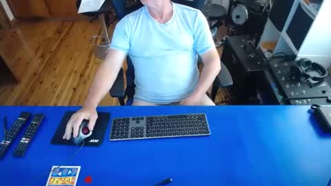 Snapshot of guesswhatigot2 chatting on January 16, 2:09 am guesswhatigot2 online show from January 16, 2:09 am