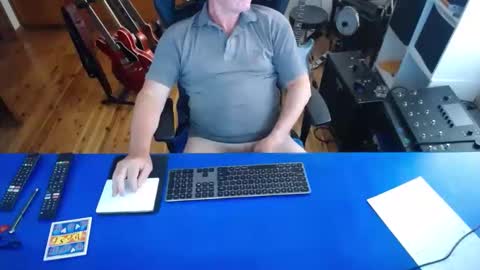 Snapshot of guesswhatigot2 chatting on February 1, 7:05 am guesswhatigot2 online show from February 1, 7:05 am