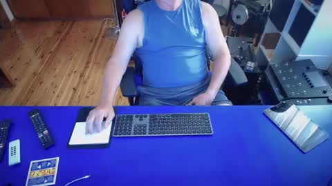 Snapshot of guesswhatigot2 chatting on February 21, 7:45 am guesswhatigot2 online show from February 21, 7:45 am