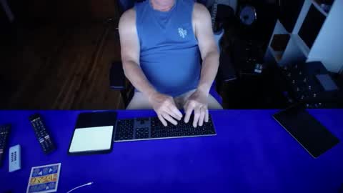 Snapshot of guesswhatigot2 chatting on February 21, 10:50 am guesswhatigot2 online show from February 21, 10:50 am