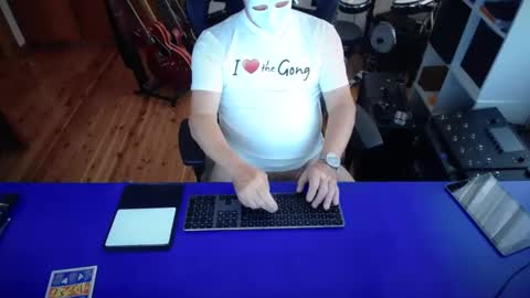 Snapshot of guesswhatigot2 chatting on February 24, 7:22 am guesswhatigot2 online show from February 24, 7:22 am