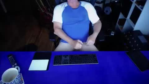 Snapshot of guesswhatigot2 chatting on February 26, 11:52 am guesswhatigot2 online show from February 26, 11:52 am