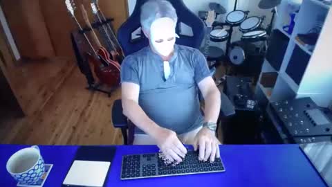 Snapshot of guesswhatigot2 chatting on February 28, 7:05 am guesswhatigot2 online show from February 28, 7:05 am