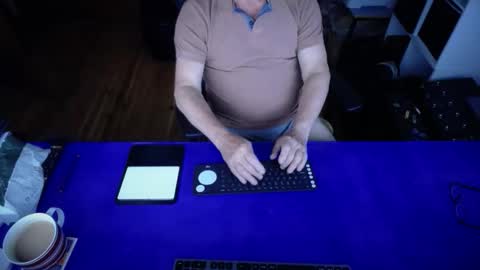 Snapshot of guesswhatigot2 chatting on October 6, 8:12 am guesswhatigot2 online show from October 6, 8:12 am