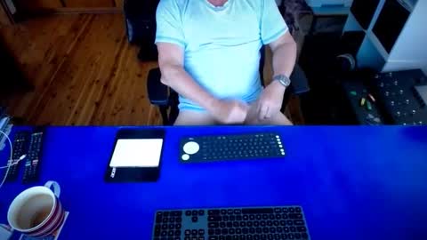 Snapshot of guesswhatigot2 chatting on October 25, 2:30 am guesswhatigot2 online show from October 25, 2:30 am