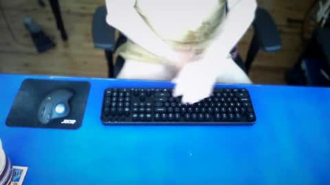 Snapshot of guesswhatigot2 chatting on July 18, 6:06 am guesswhatigot2 online show from July 18, 6:06 am