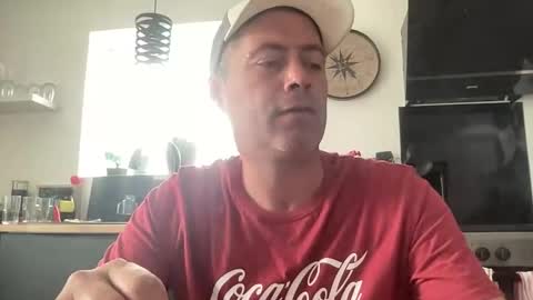 Snapshot of guil0 chatting on September 8, 6:51 pm guil0 online show from September 8, 6:51 pm