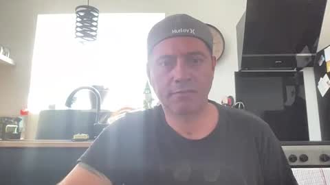 Snapshot of guil0 chatting on September 25, 4:54 pm guil0 online show from September 25, 4:54 pm