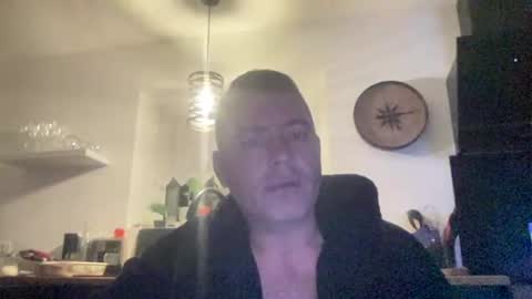 Snapshot of guil0 chatting on September 30, 7:13 am guil0 online show from September 30, 7:13 am