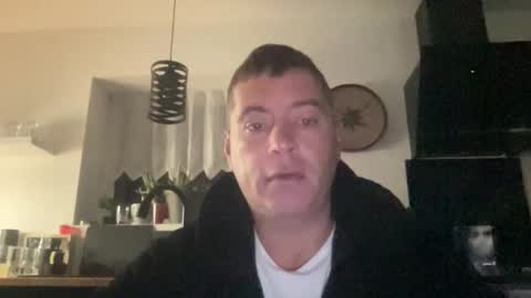 Snapshot of guil0 chatting on October 1, 6:08 am guil0 online show from October 1, 6:08 am