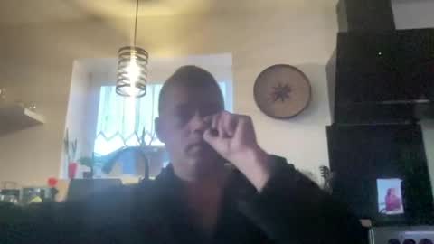 Snapshot of guil0 chatting on October 5, 9:40 am guil0 online show from October 5, 9:40 am