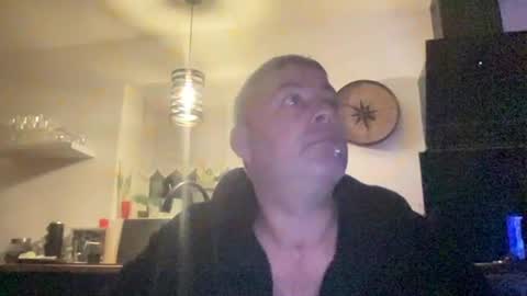 Snapshot of guil0 chatting on October 6, 7:50 am guil0 online show from October 6, 7:50 am