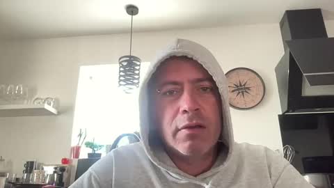 Snapshot of guil0 chatting on October 10, 10:47 am guil0 online show from October 10, 10:47 am