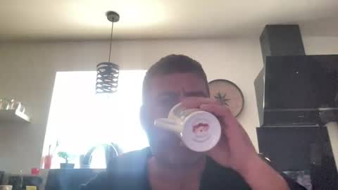 Snapshot of guil0 chatting on October 11, 10:25 am guil0 online show from October 11, 10:25 am