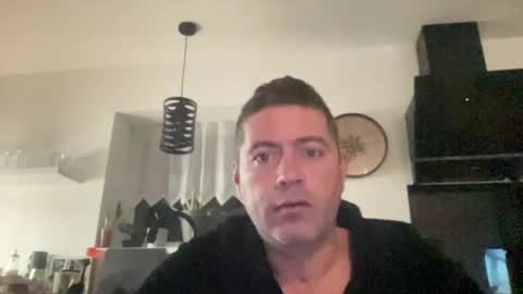 Snapshot of guil0 chatting on October 14, 8:48 am guil0 online show from October 14, 8:48 am