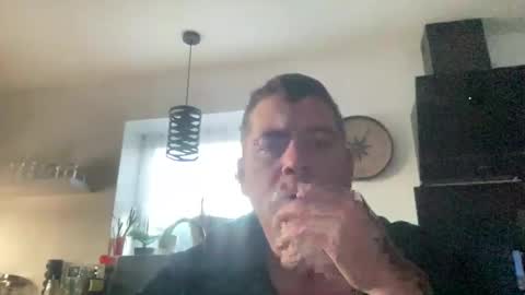 Snapshot of guil0 chatting on October 15, 10:04 am guil0 online show from October 15, 10:04 am