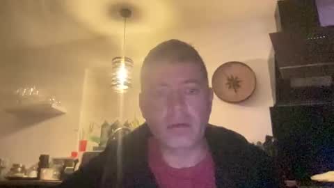 Snapshot of guil0 chatting on October 16, 7:53 am guil0 online show from October 16, 7:53 am