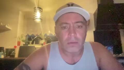 Snapshot of guil0 chatting on October 17, 9:34 am guil0 online show from October 17, 9:34 am