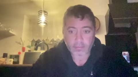 Snapshot of guil0 chatting on October 29, 7:10 am guil0 online show from October 29, 7:10 am