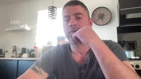 Snapshot of guil0 chatting on October 29, 7:37 pm guil0 online show from October 29, 7:37 pm