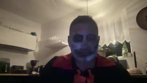 Snapshot of guil0 chatting on November 1, 7:21 am guil0 online show from November 1, 7:21 am