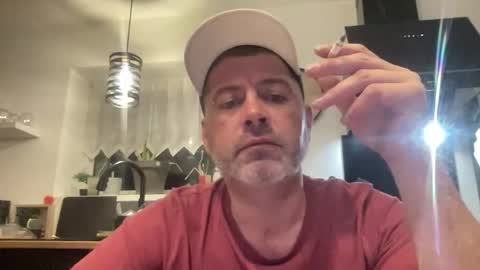 Snapshot of guil0 chatting on November 1, 9:39 pm guil0 online show from November 1, 9:39 pm