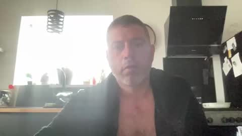 Snapshot of guil0 chatting on November 2, 11:45 am guil0 online show from November 2, 11:45 am