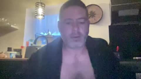 Snapshot of guil0 chatting on November 7, 10:26 am guil0 online show from November 7, 10:26 am