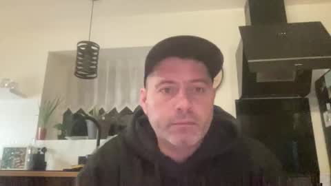 Snapshot of guil0 chatting on February 1, 12:20 am guil0 online show from February 1, 12:20 am