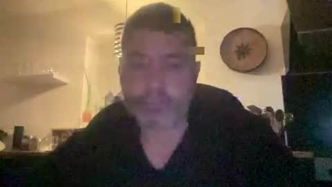 Snapshot of guil0 chatting on February 4, 10:10 am guil0 online show from February 4, 10:10 am